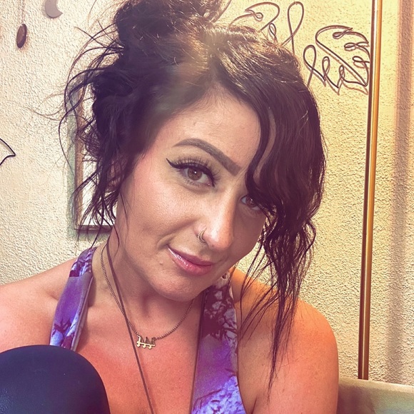 Meet your Posher, Hilary - Picture 1 of 1